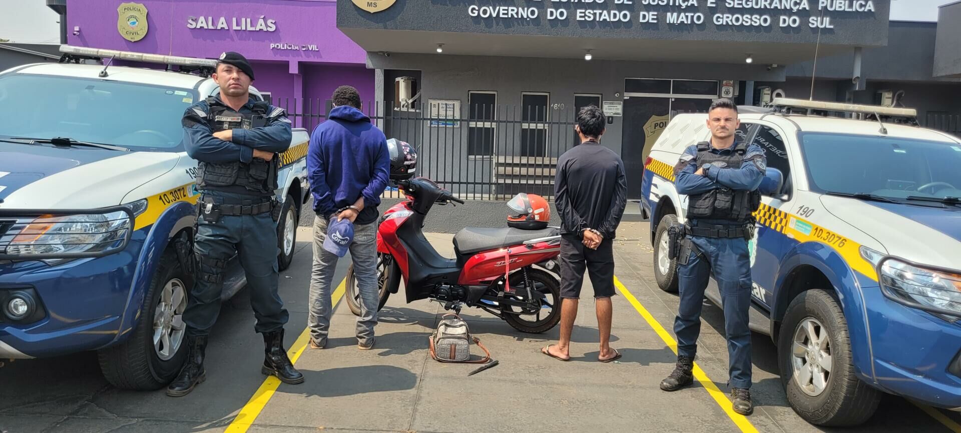 Imagem de compartilhamento para o artigo PM prende dois ladrões e recupera objetos roubados em Costa Rica da MS Todo dia